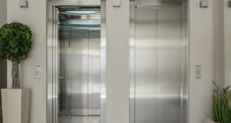 Confira os itens e as práticas essenciais para garantir a segurança nos elevadores