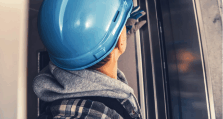 Como a ABNT NBR 16858 redefine padrões de segurança e manutenção de elevadores?