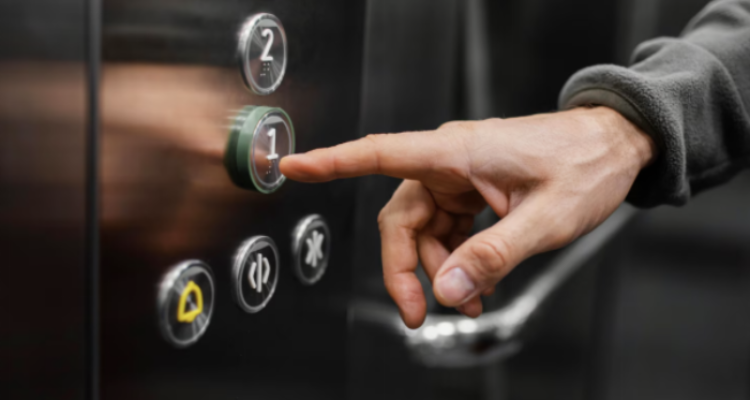 Contrato de manutenção de elevadores com ou sem peças: qual a melhor opção?